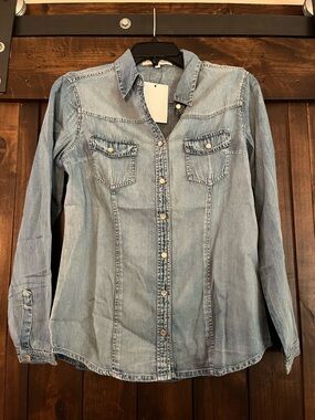 Light Wash Denim Button-Down Shirt - Women's Long Sleeve